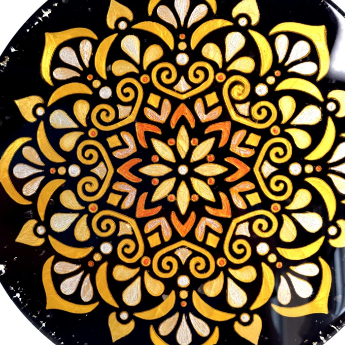 Tablou mandala aurie din pietre naturale [2]