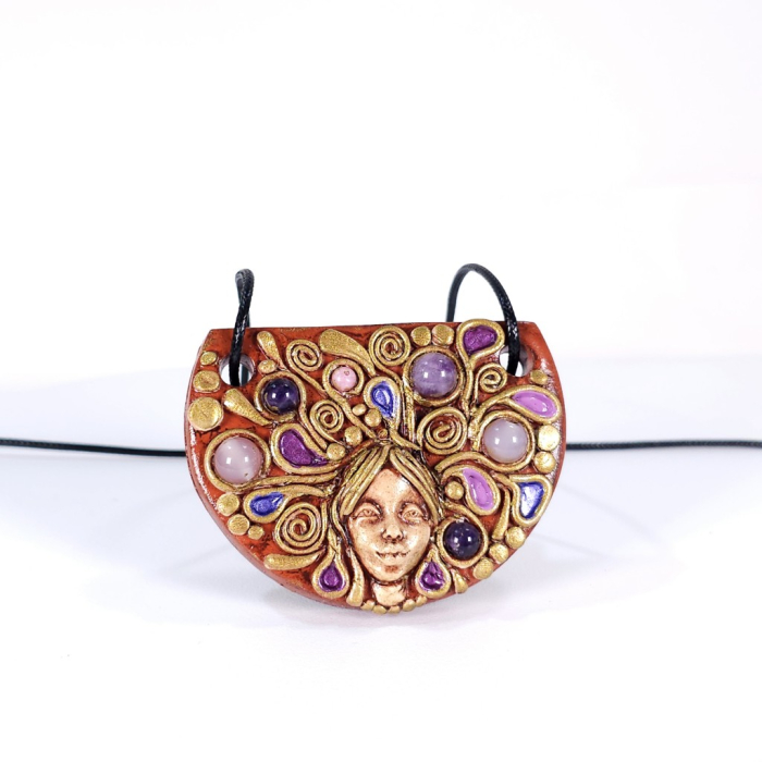 Pandantiv artistic cu față de femeie – Cuarț roz, ametist și agat, design handmade unicat [8]