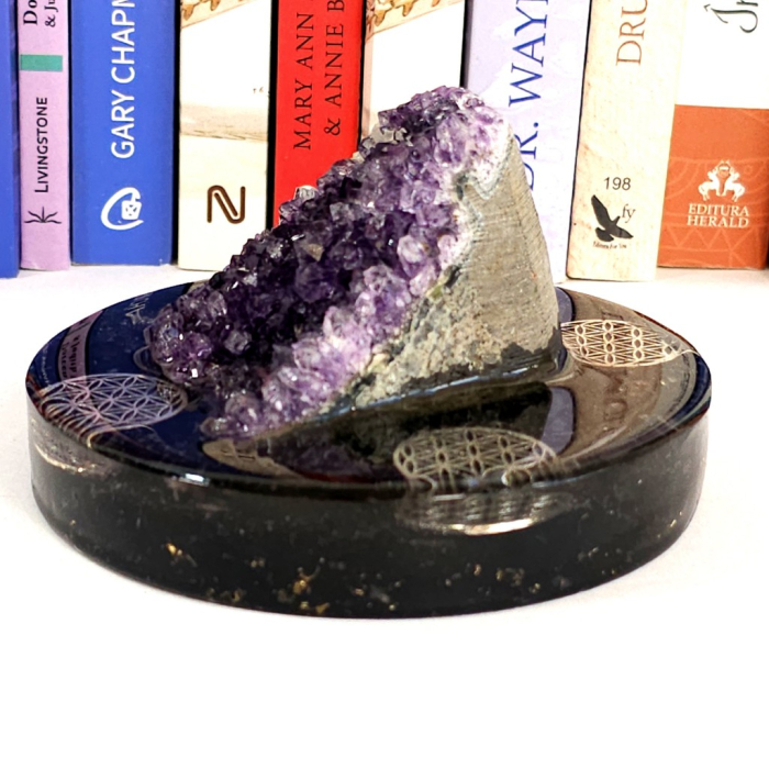 Obiect decorativ din cristale de ametist [4]