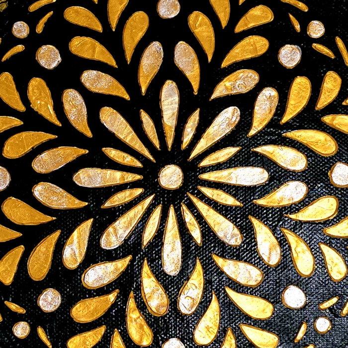 Tablou mandala aurie pe panza in culori acrilice [5]