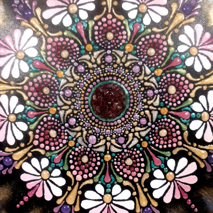 Mandala florala cu pietre de turmalina roz consacrata feminitatii [3]