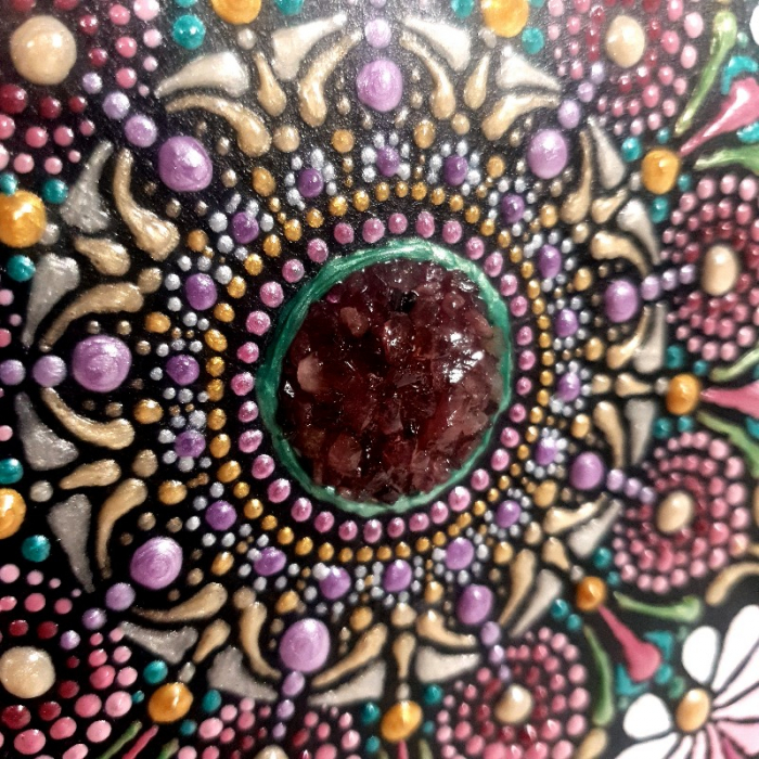 Mandala florala cu pietre de turmalina roz consacrata feminitatii [4]