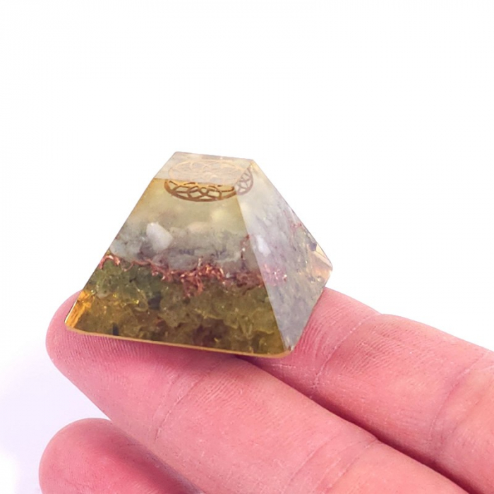 Trunchi piramida orgon mica cu peridot [2]