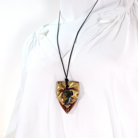 Pandantiv statement din neolit și lut polimeric – design original și handmade [12]