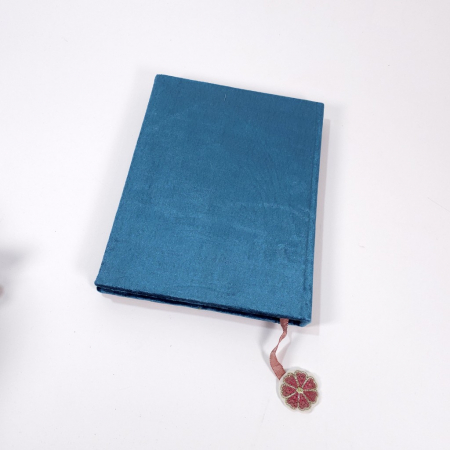 Agenda nedatata cu coperta de catifea cu model floral [1]