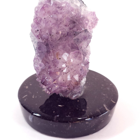 Decoratiune sectiune geoda ametist pe suport turmalina neagră [1]