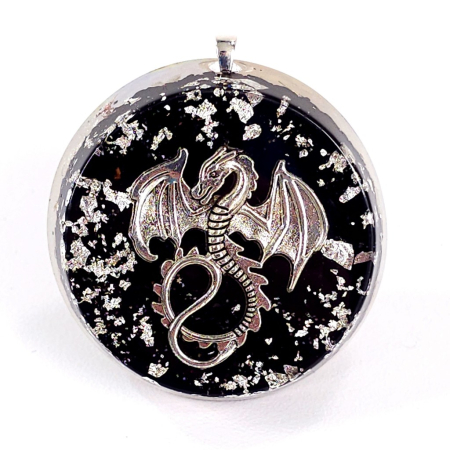 Amuleta dragon argintiu cu pietre naturale
