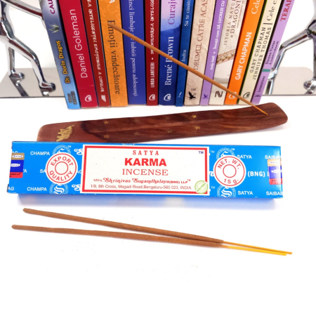 Bețișoare parfumate Satya Karma 15 gr rulate manual India, aromă florală dulce lemnos-caldă, meditație și relaxare [2]