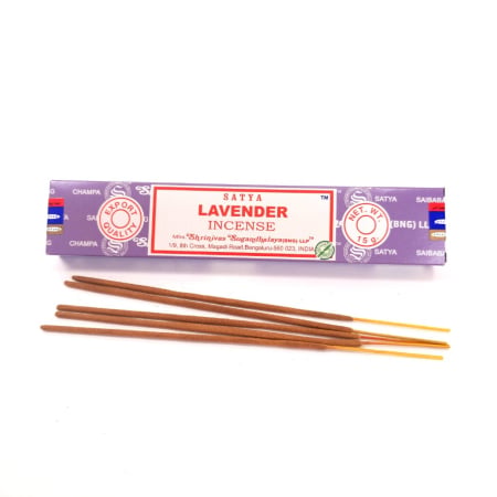 Bețișoare parfumate Satya Lavender 15 gr, aromă florală lavandă Lavandula angustifolia, rulate manual India, cutie carton
