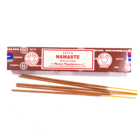 Bețișoare parfumate Satya Namaste 15 gr, rulate manual India, aromă santal flori rășini, meditație