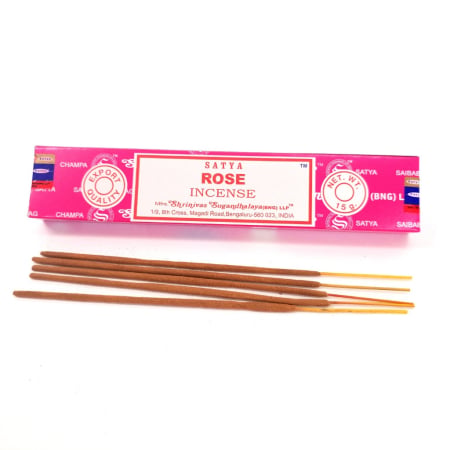 Bețișoare parfumate Satya Rose 15 gr, aromă florală trandafir, rulate manual India, aromaterapie meditație