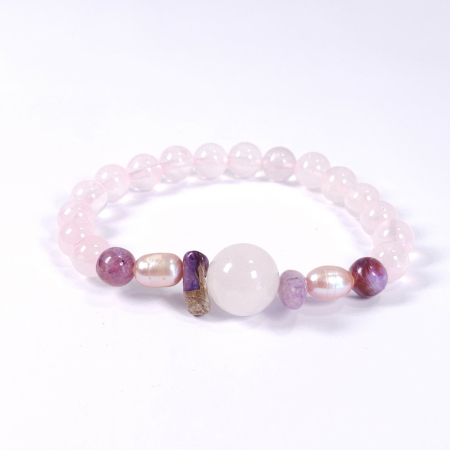 Brățări din pietre naturale semiprețioase - Brățară elastică cuarț roz cu charoit și perle – handmade România