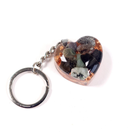 Brelocuri cu pietre naturale - Breloc orgonic inima cu smarald