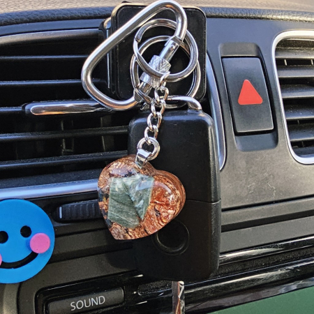 Breloc orgonic inima cu serafinit [2]