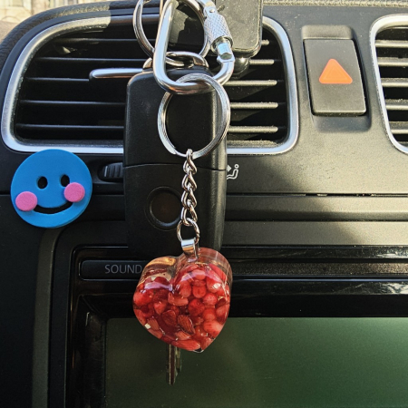 Breloc orgonic inima cu coral rosu [5]