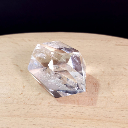 Cristal de cuart cu dubla terminatie [3]