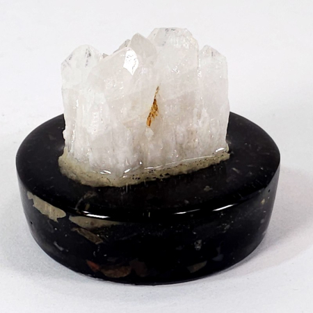 Minerale pe suport orgonic - Esantion cristale cuart pe suport orgonic din turmalina neagra