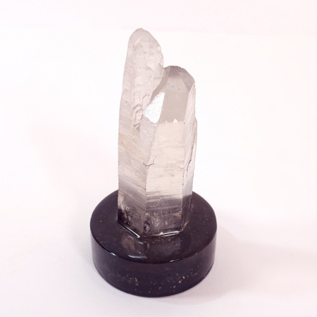 Minerale pe suport orgonic - Cluster cuart lemurian pe suport orgonic turmalina