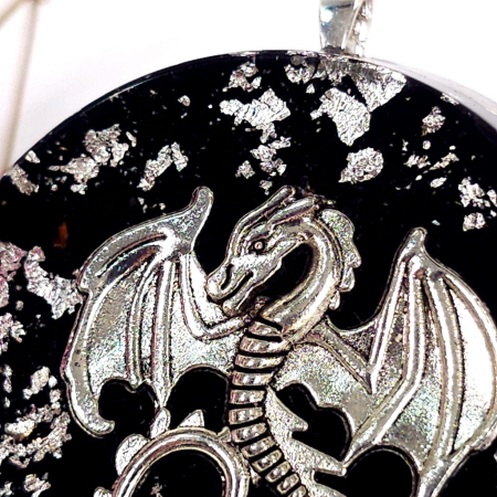 Amuleta dragon argintiu cu pietre naturale [3]