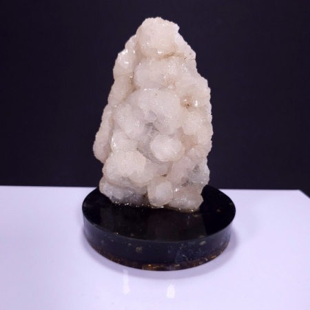 Minerale pe suport orgonic - Esantion calcit cu cuart pe suport orgonic turmalina neagra 1370