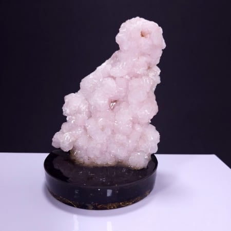 Minerale pe suport orgonic - Esantion unicat calcit roz pe suport orgonic cu turmalina neagra