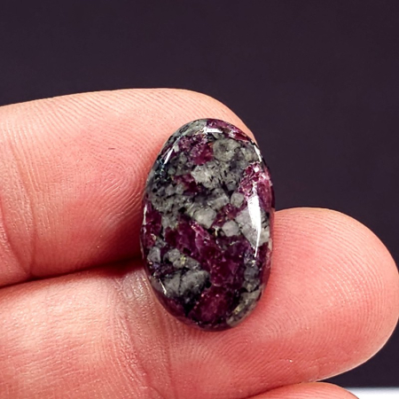 Eudialit cabochon piatra naturala [1]