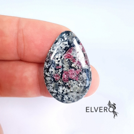 eudialit cabochon picatura [2]