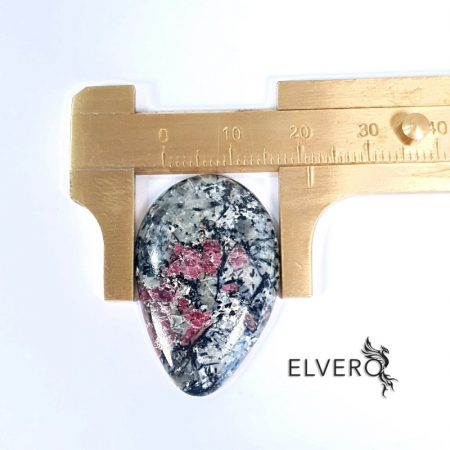 eudialit cabochon picatura [3]
