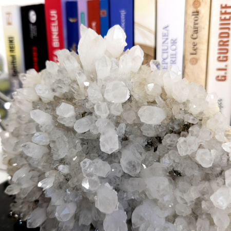 Geoda cuart pe suport din turmalina neagra [2]