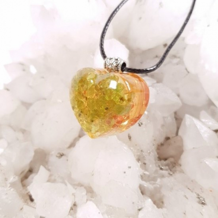 Pandantiv inima din peridot, cuart si cupru [1]
