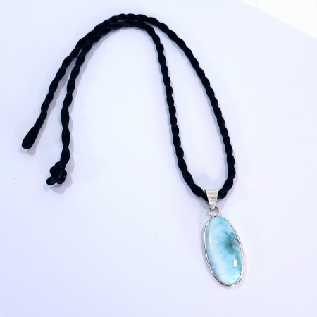 Medalion unicat din larimar natural cu montură placată cu argint – design elegant și discret [7]