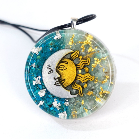 Pandantive Elvero - Medalion Soare si Luna din pietre naturale semipretioase