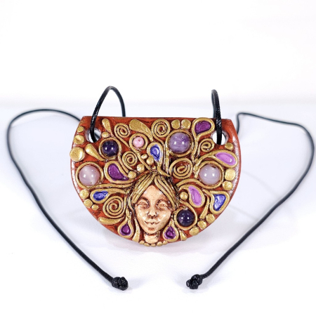 Pandantiv artistic cu față de femeie – Cuarț roz, ametist și agat, design handmade unicat [2]