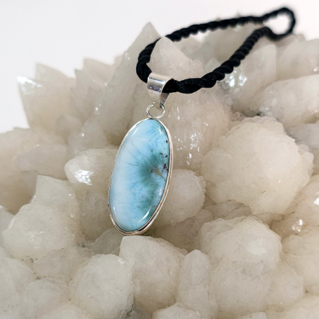 Medalion unicat din larimar natural cu montură placată cu argint – design elegant și discret [8]