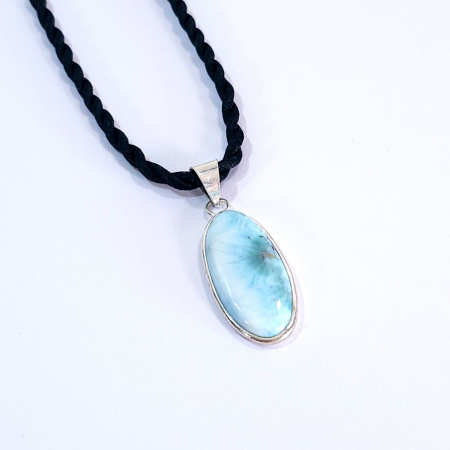 Medalion unicat din larimar natural cu montură placată cu argint – design elegant și discret [6]