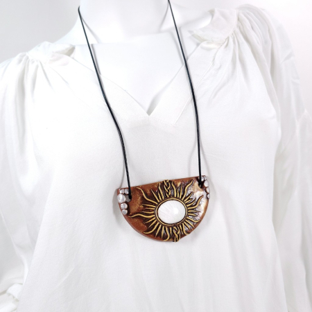 Pandantiv soare din scolecit și lut polimer – design artistic handmade cu simbol solar [11]
