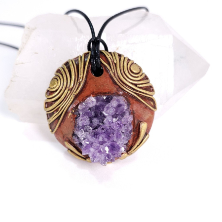 Pandantiv statement unicat din ametist druzy natural – design boho artistic handmade