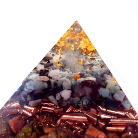 Piramidă orgonica din aur, smarald, unakit și cuarț [2]