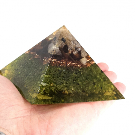 Piramida orgonica din pietre naturale pentru bunastare [4]