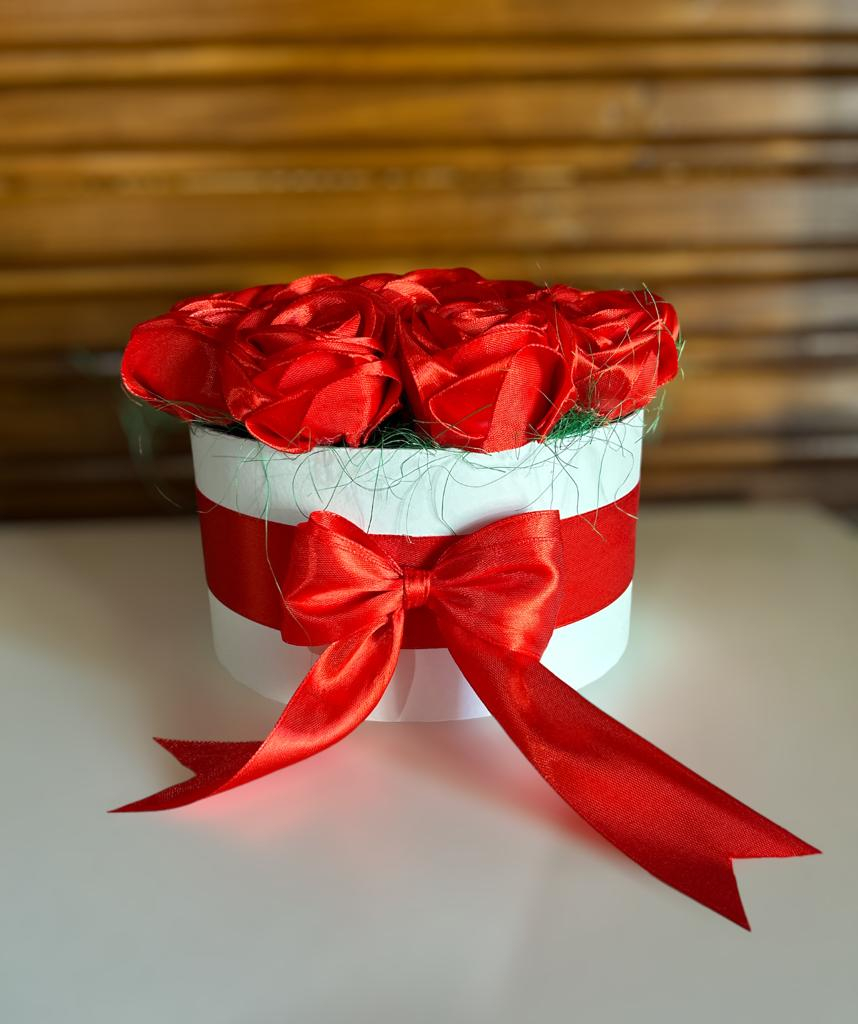 Aranjament din trandafiri de satin , 20x14 cm [3]