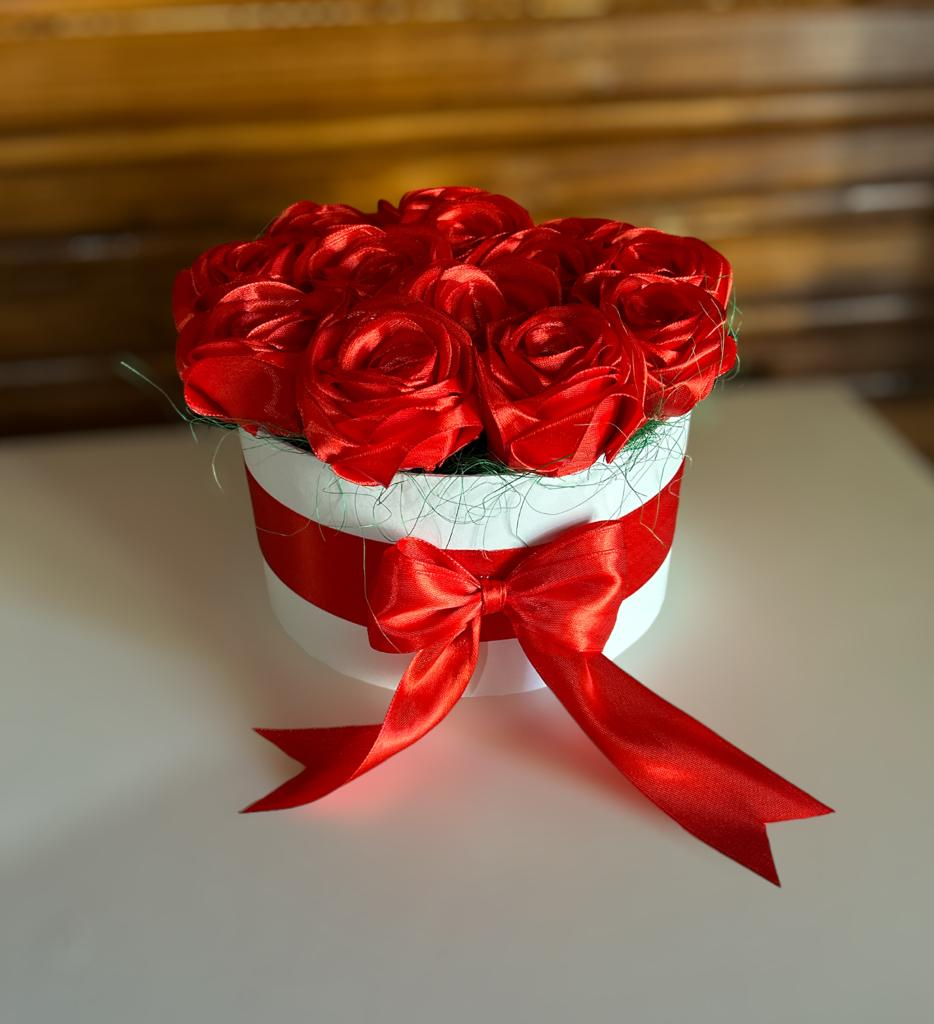 Aranjament din trandafiri de satin , 20x14 cm [4]