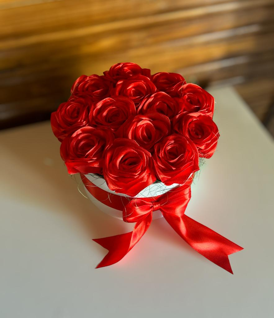 Aranjament din trandafiri de satin , 20x14 cm [2]