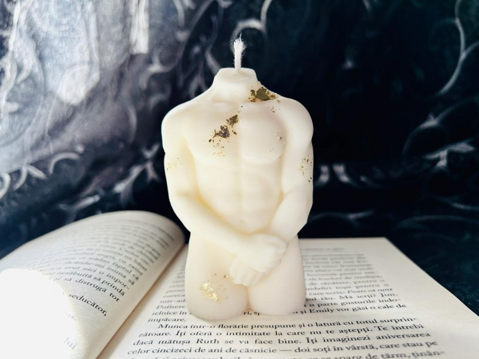 Lumanare decorativa din ceara de soia , silueta masculina , fara parfum [4]