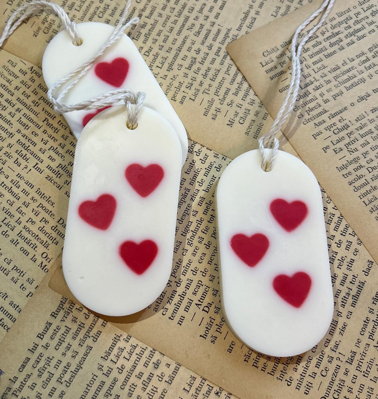 Tableta parfumata din ceara de soia - 3 inimi, aroma florala , oval 25g [3]