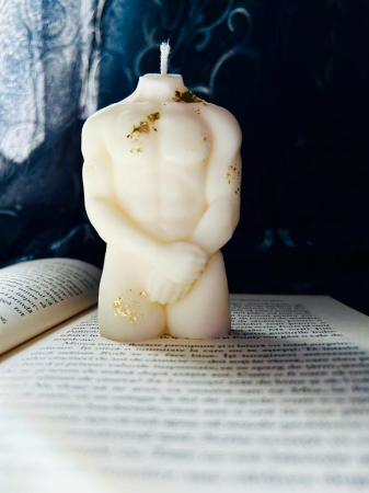 Lumanare decorativa din ceara de soia , silueta masculina , fara parfum