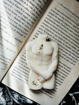 Lumanare decorativa din ceara de soia , silueta masculina , fara parfum [1]