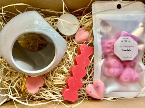 Luna iubirii - Set cadou aromaterapie , ceara de soia parfumata  , un difuzor ceramic , lumanare decorativa I Love You , lumanare tip pastila