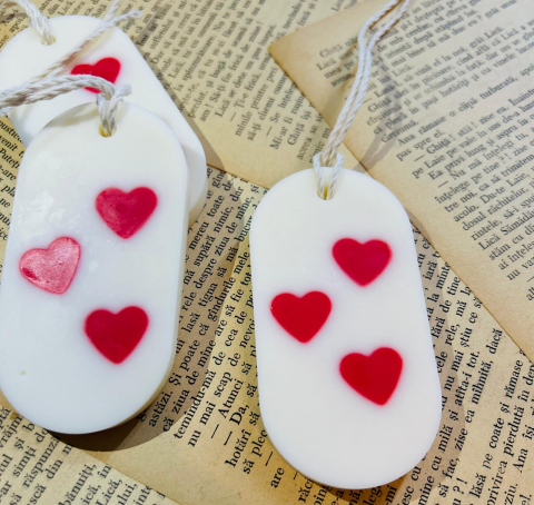 Tablete parfumate din ceara de soia - Tableta parfumata din ceara de soia - 3 inimi, aroma florala , oval 25g