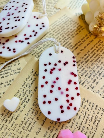 Tablete parfumate din ceara de soia - Tableta parfumata din ceara de soia - aroma florala inimioare mici , oval 25g