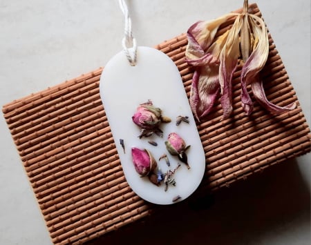 Tablete parfumate din ceara de soia - Tableta parfumata din ceara de soia - aroma florala Gradina iubirii , oval  25g